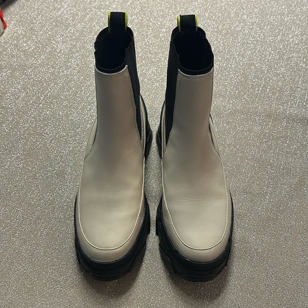 Sorel Women’s Boots Size 8.5